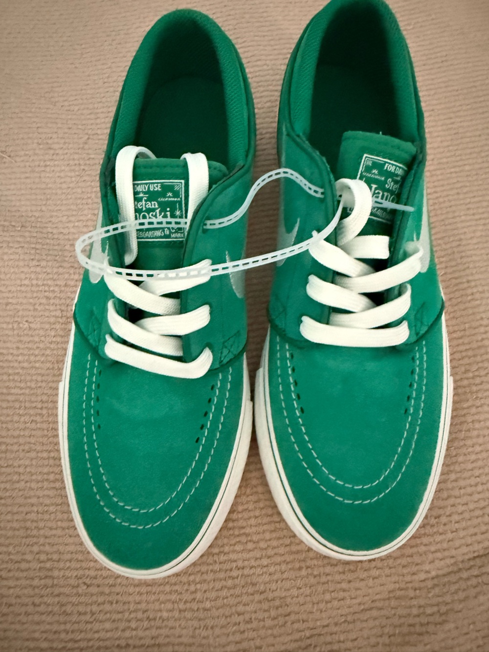 NWT Nike x Stefan Janoski Green & White Skater Suede Shoes- kids size 7y